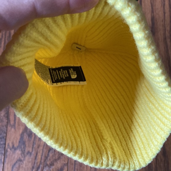 The North Face logo box cuffed beanie - Picture 3 of 4